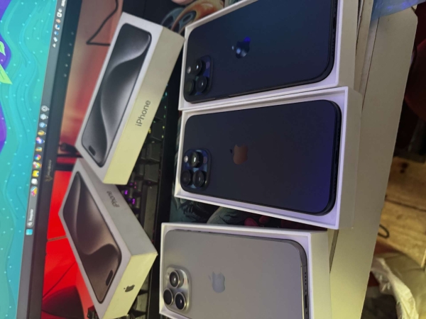3 IPHONES 15 PRO MAX
